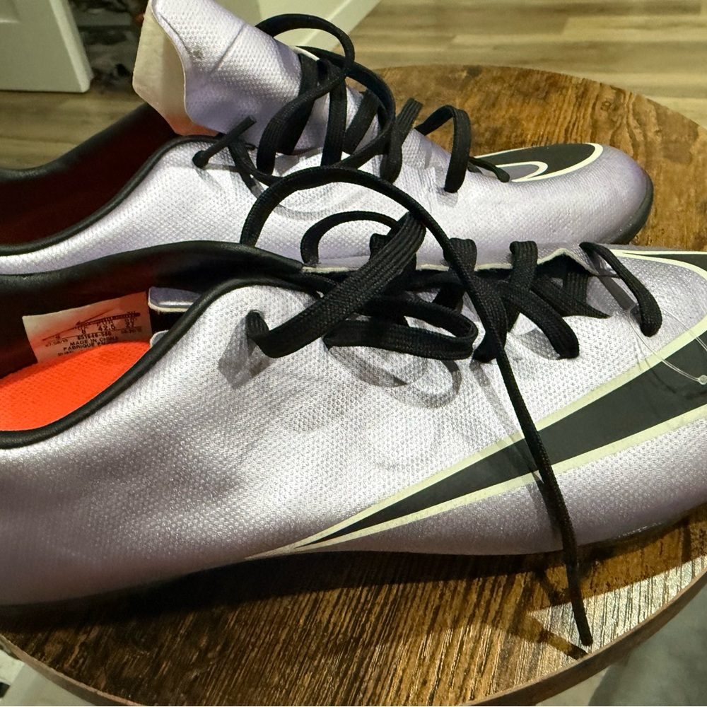 Nike Lavender/Black Soccer Cleats size 9